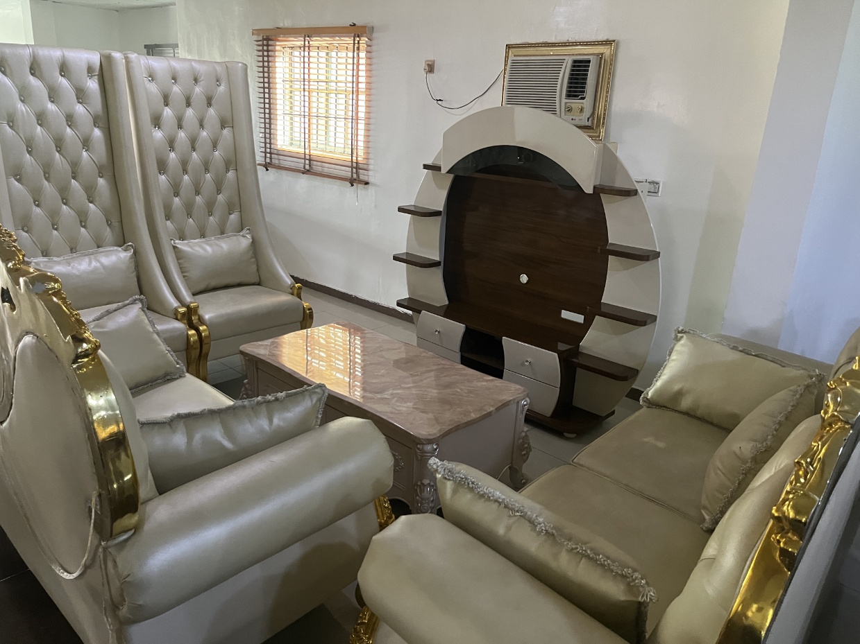 Royal Gilded Tufted Living Room Set Living Room thumbnail 3