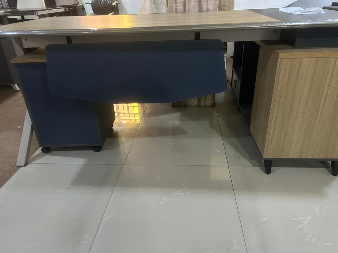 The Horizon Executive Desk with Pedestal Office Desk thumbnail 2