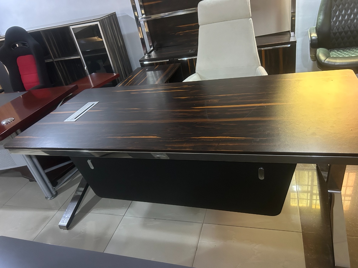 Premium Wood Veneer Executive Manager Desk Office Table thumbnail 1
