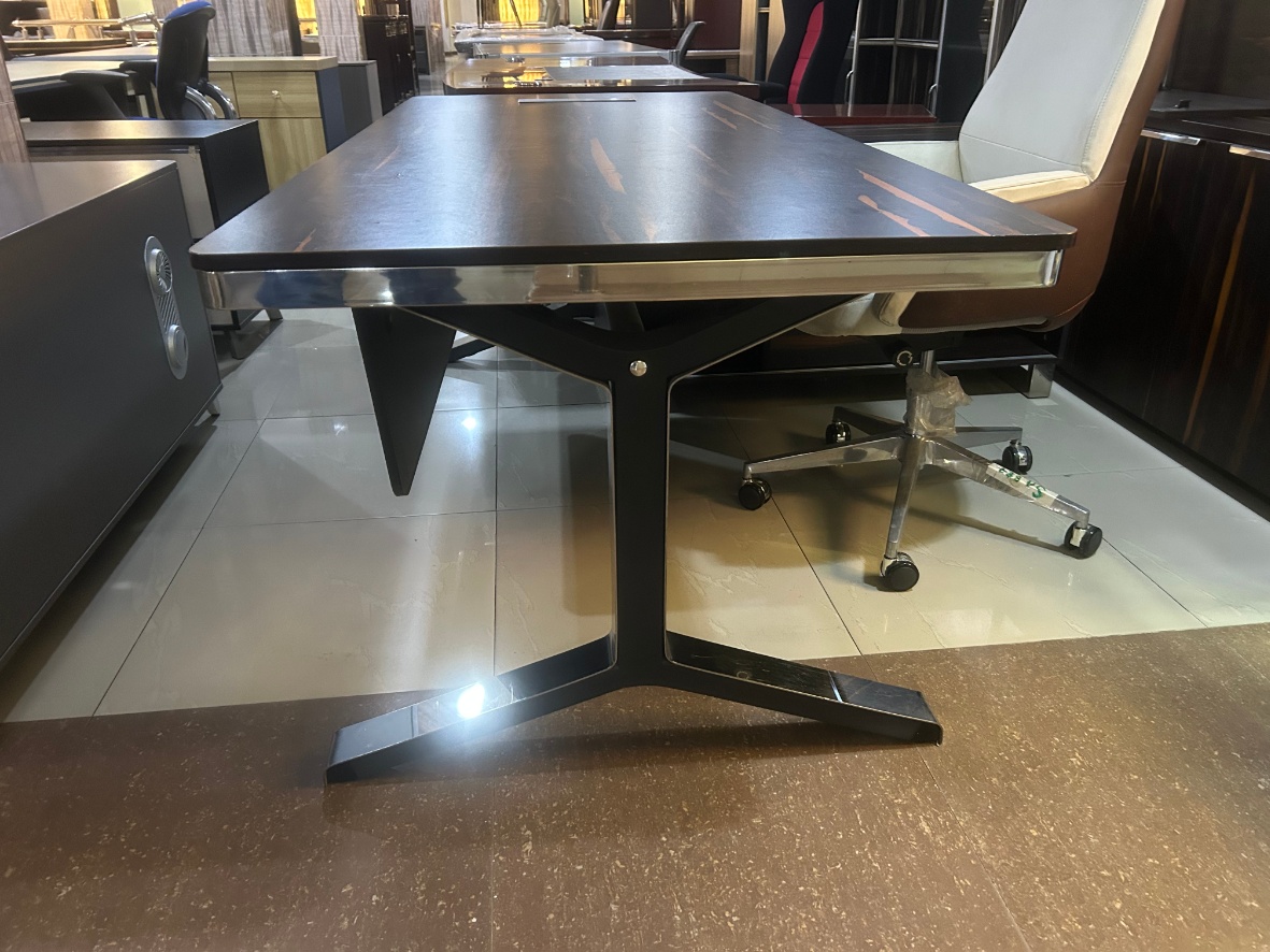 Premium Wood Veneer Executive Manager Desk Office Table thumbnail 2