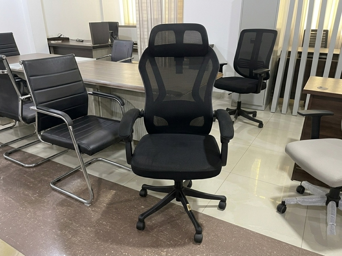 Ergonomic Black Mesh Task Chair with Adjustable Headrest