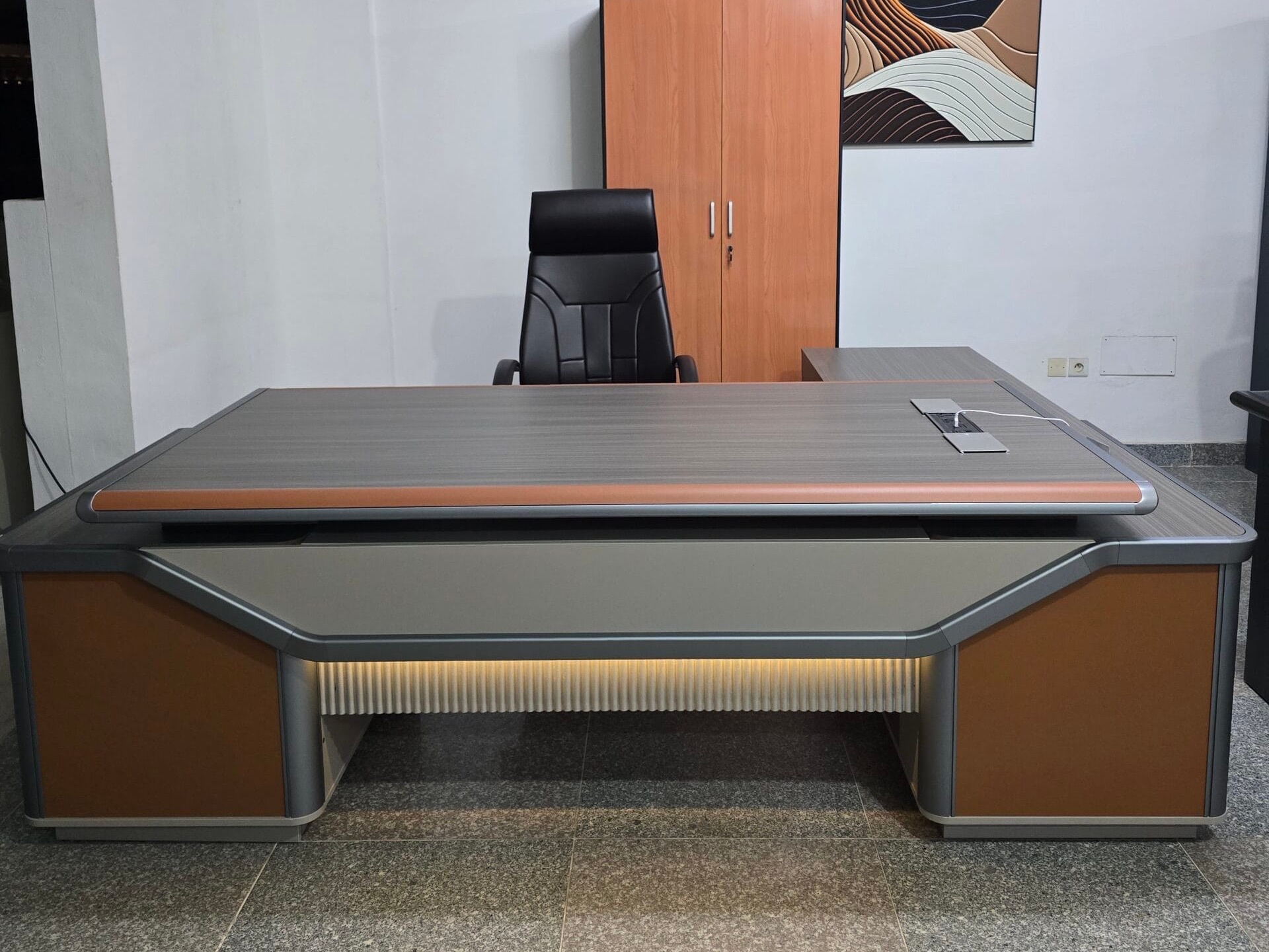 Luxury Modern Executive L-Shaped Desk with Integrated LED Lighting Office Desk thumbnail 3