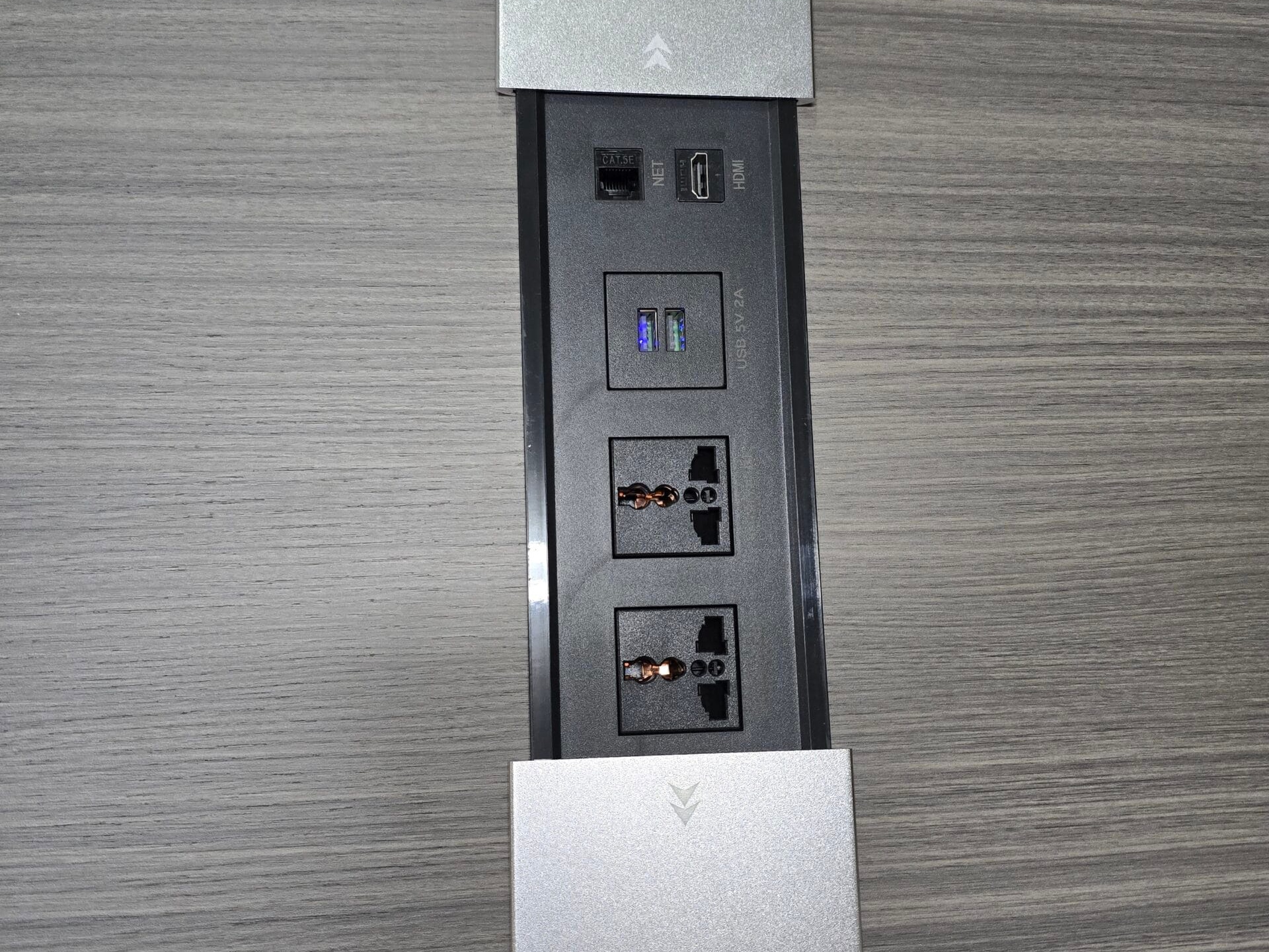 Luxury Modern Executive L-Shaped Desk with Integrated LED Lighting Office Desk thumbnail 4