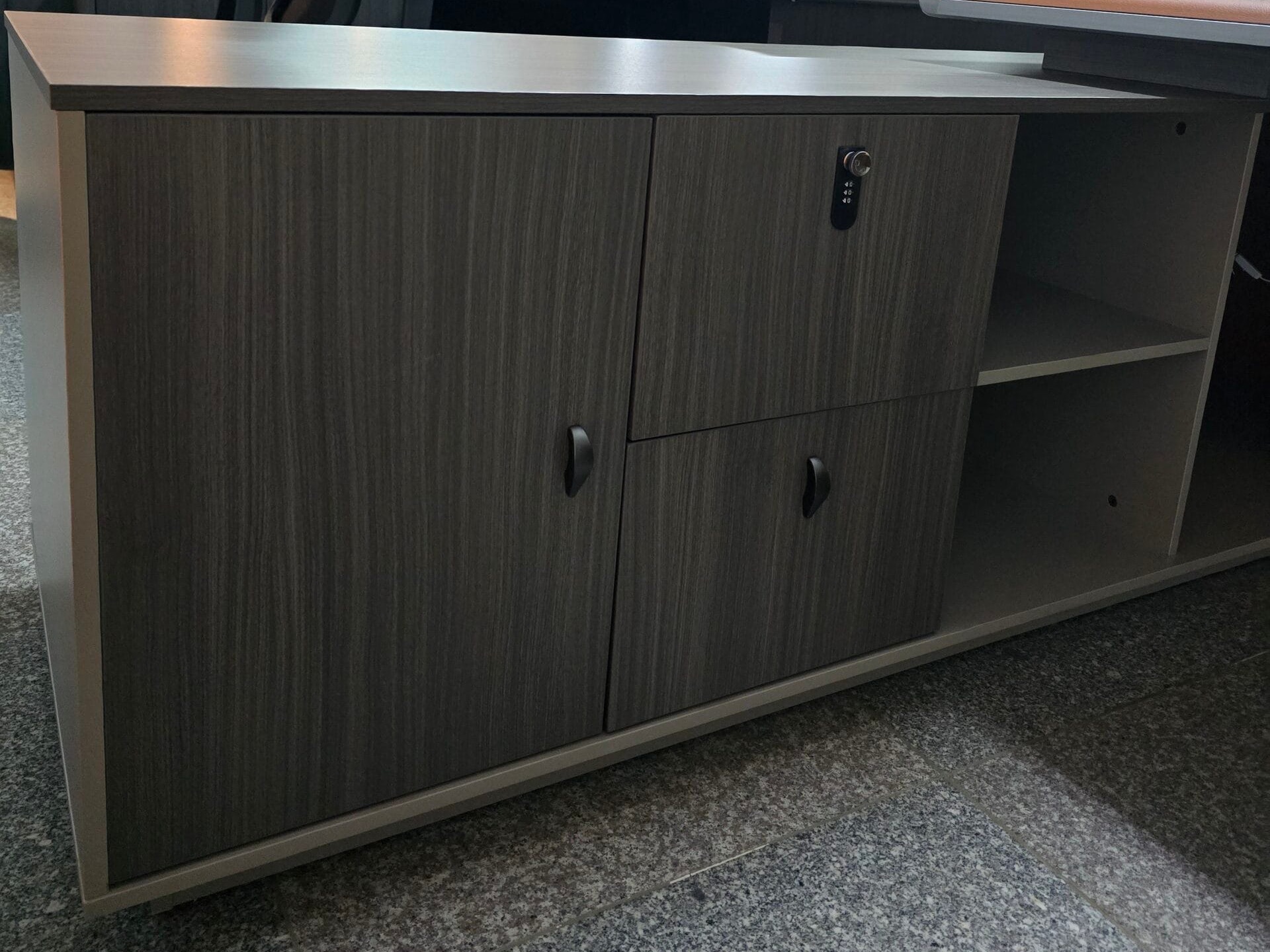 Luxury Modern Executive L-Shaped Desk with Integrated LED Lighting Office Desk thumbnail 5