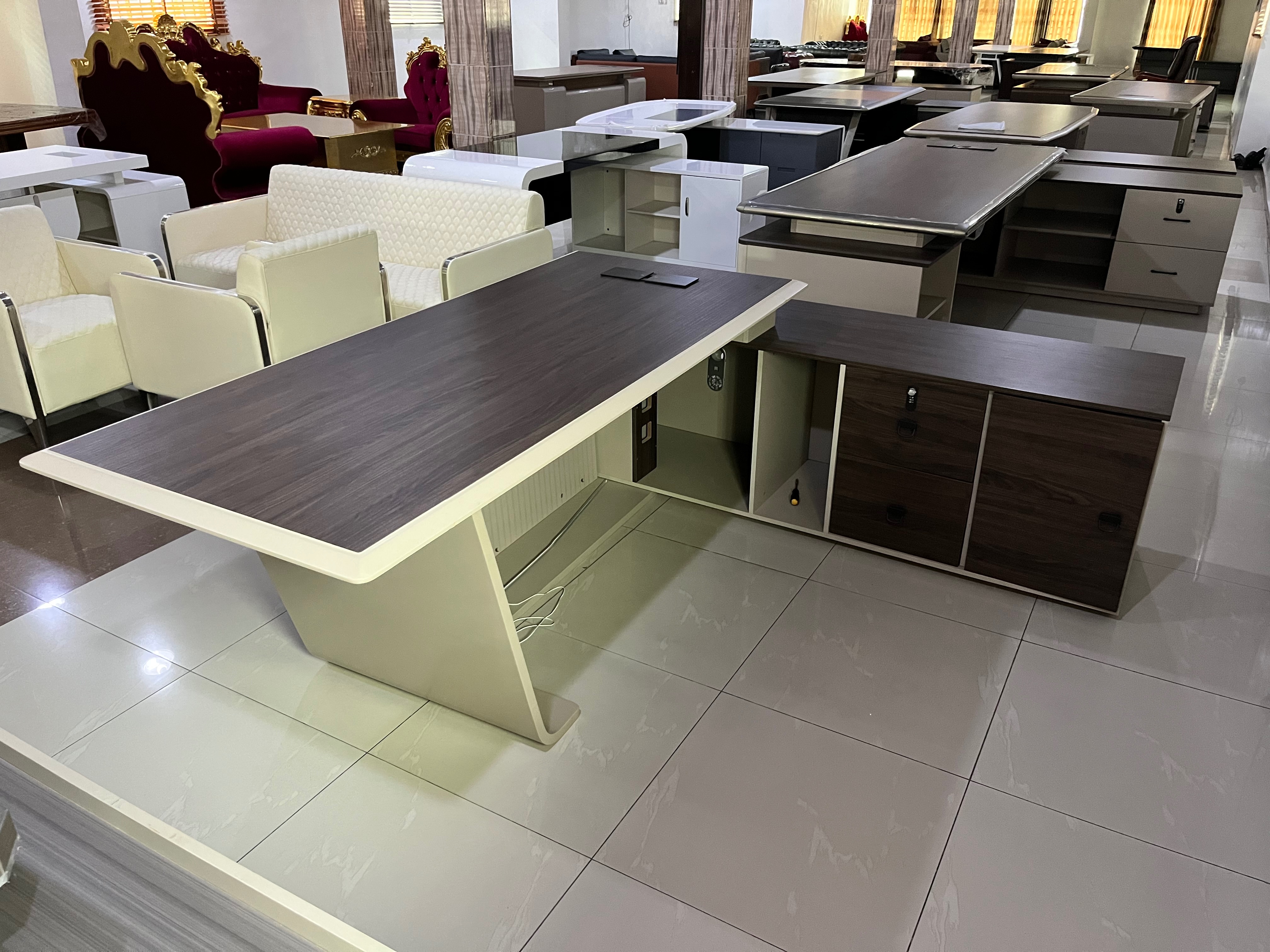 Contemporary L-Shaped Executive Desk with Fluted Modesty Panel Office Desk thumbnail 3