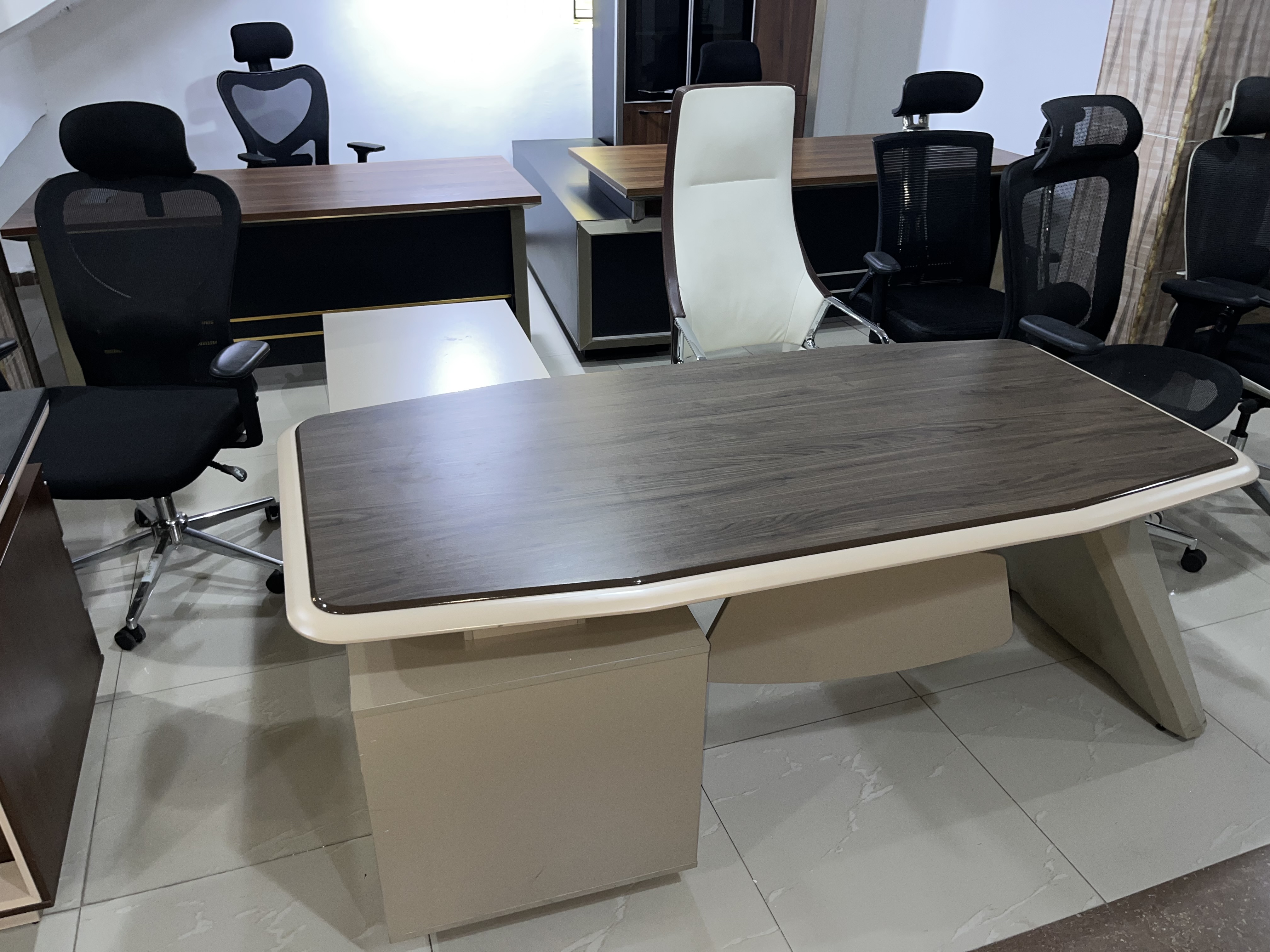 Two-Tone Wooden Surface Executive Manager Desk Office Desk thumbnail 1