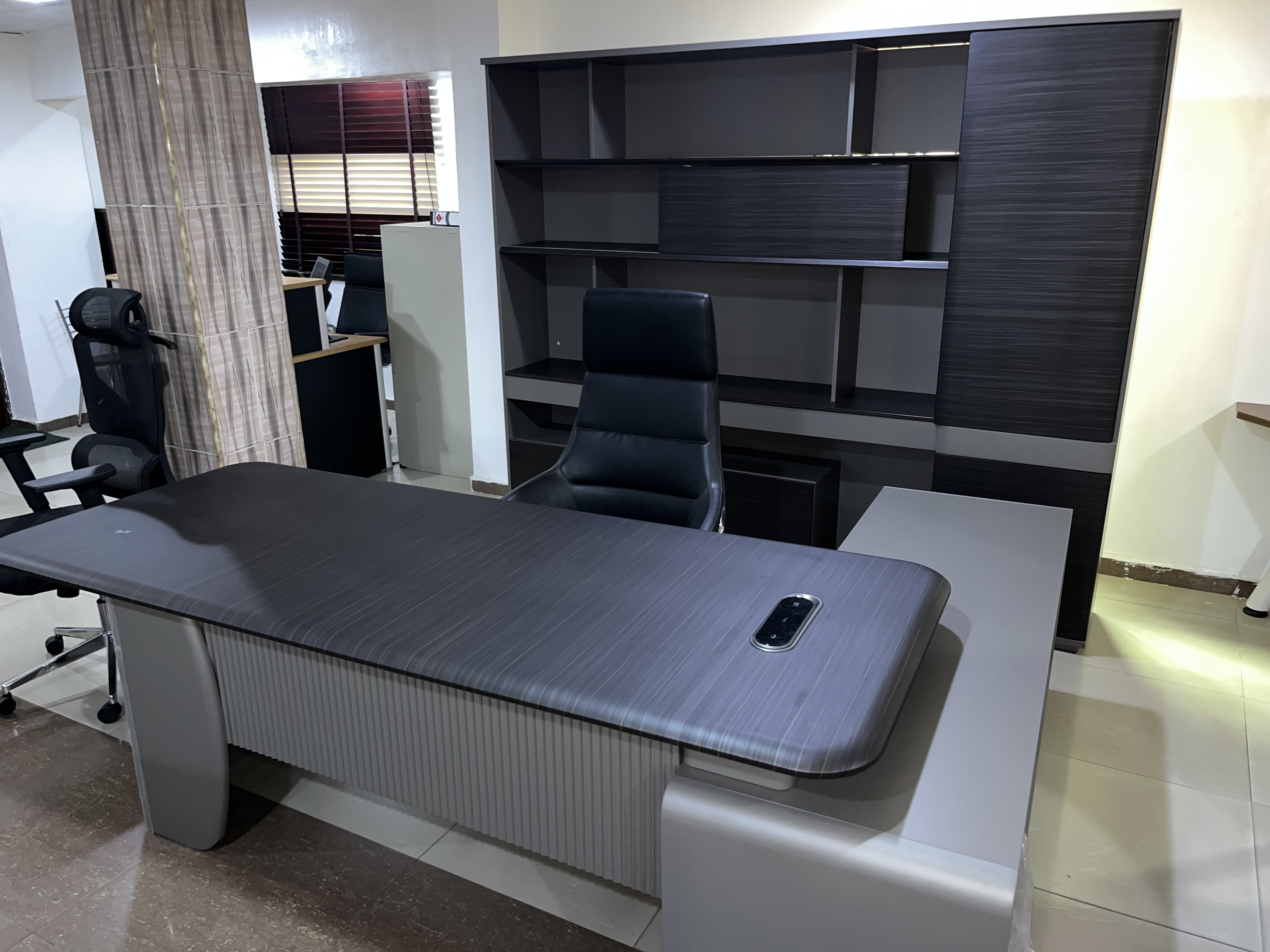 Oak Surface Executive Office Desk Office Desk thumbnail 1