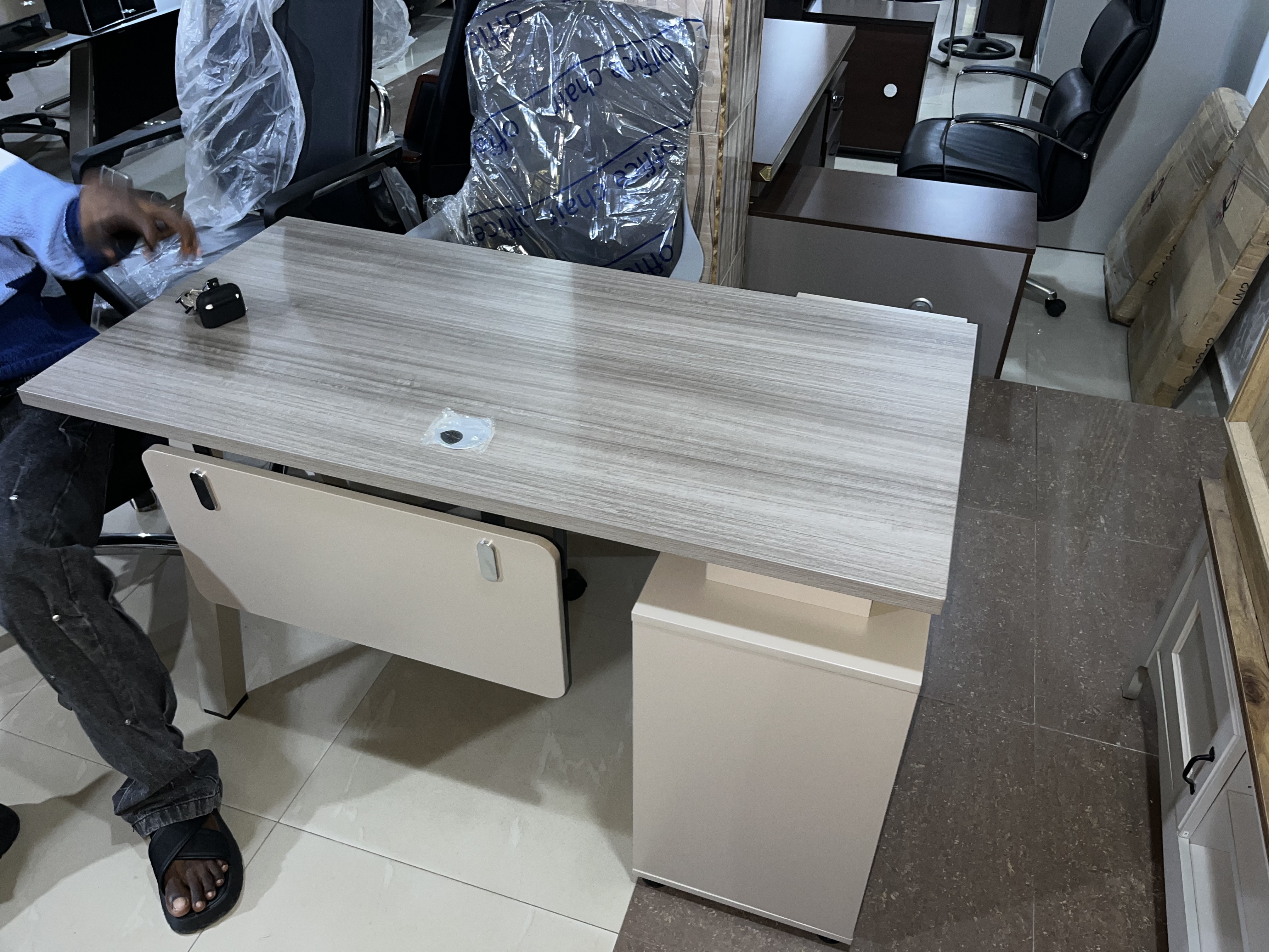 Urban Minimalist Standard Office Table Office Desk thumbnail 3