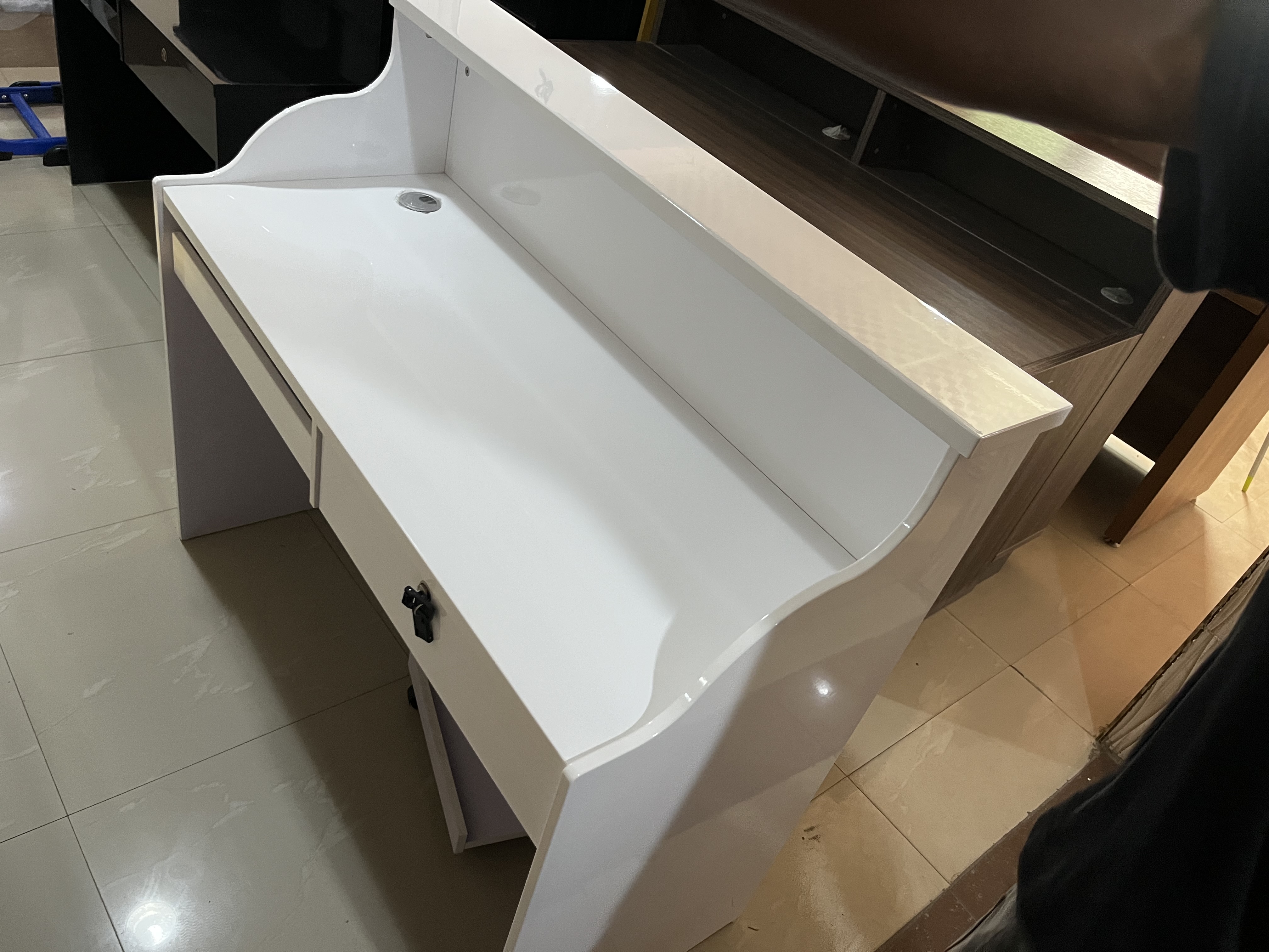 The "Aura" Compact Reception Desk thumbnail 1