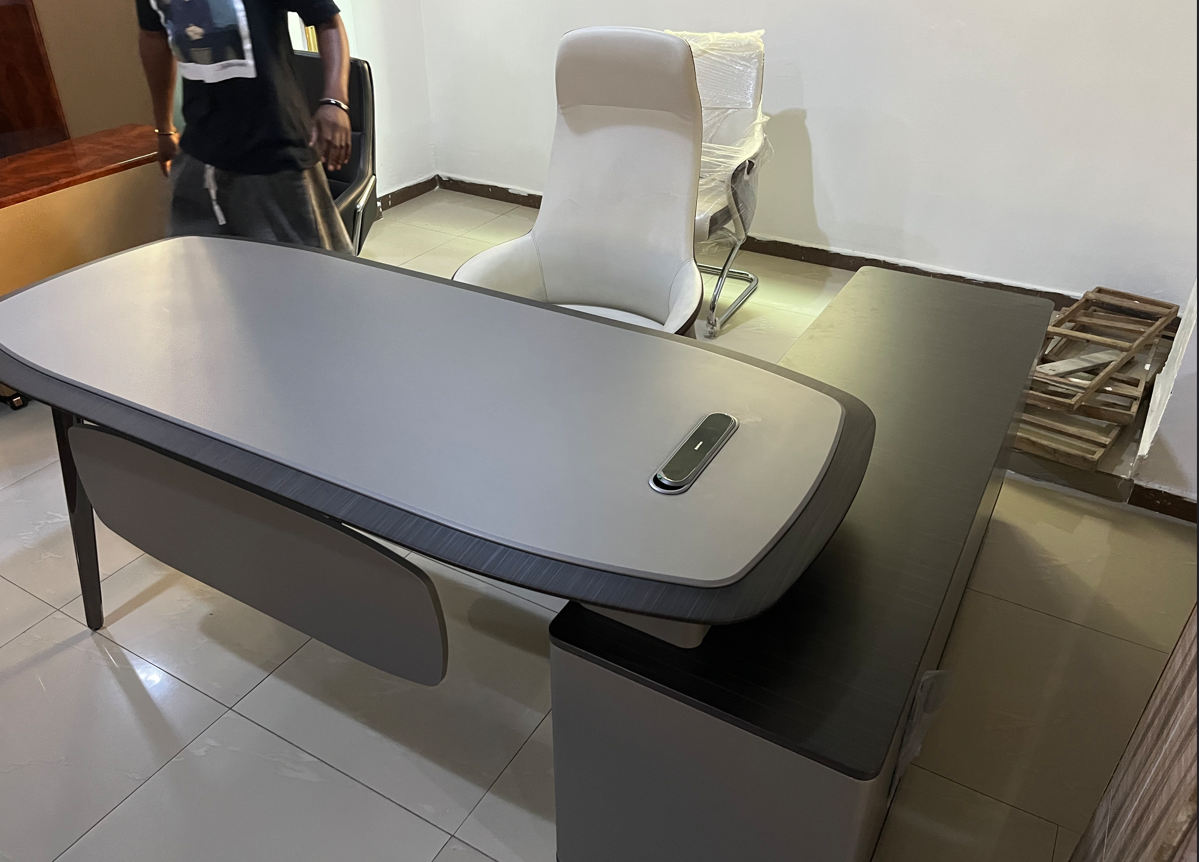 Modern Pinnacle Executive Desk Office Desk thumbnail 1