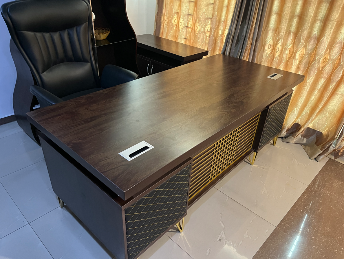 Walnut Wood Finish Executive Manager Desk Office Desk thumbnail 2