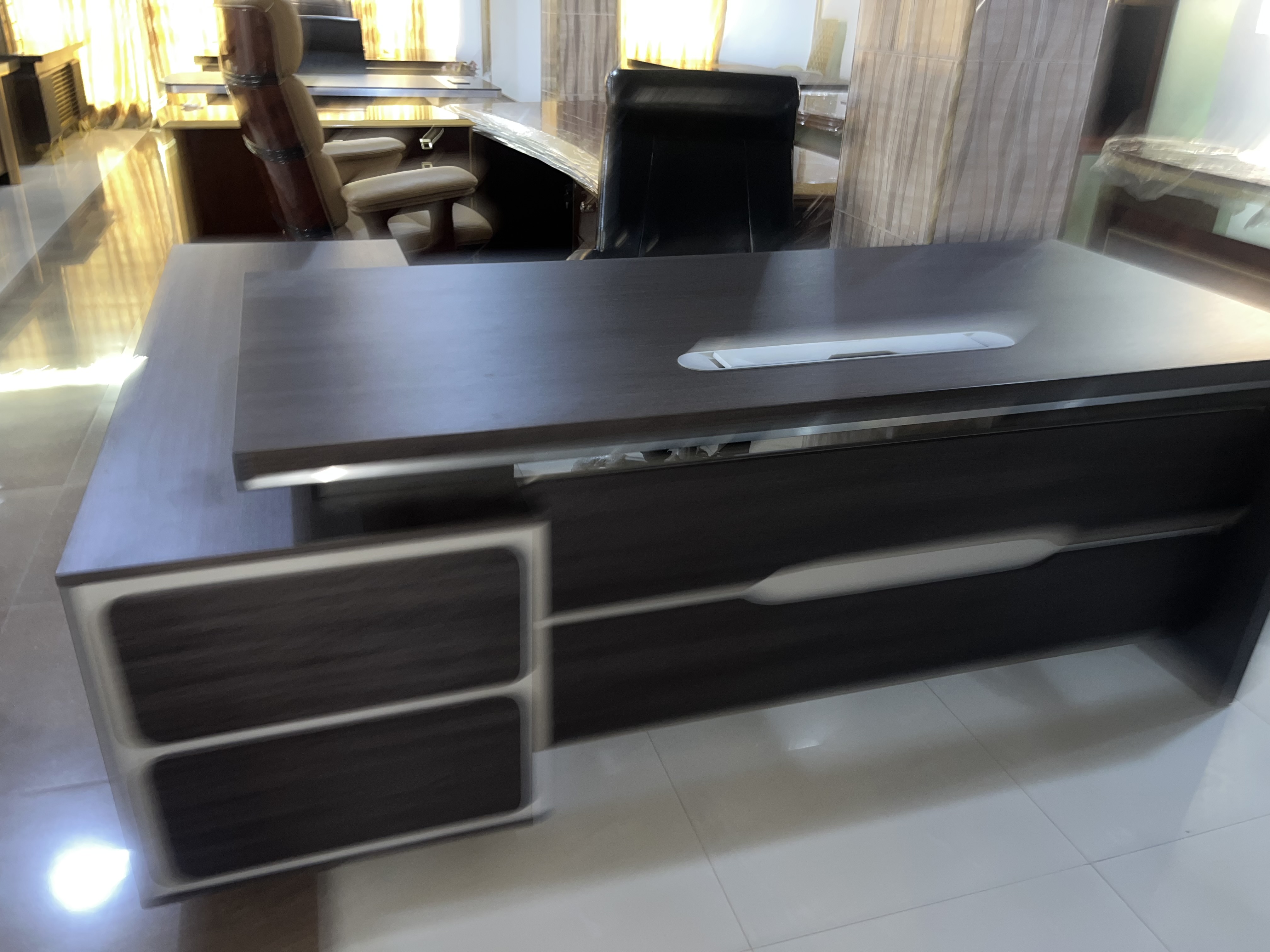 The Contemporary Executive L-Desk Office Desk thumbnail 3