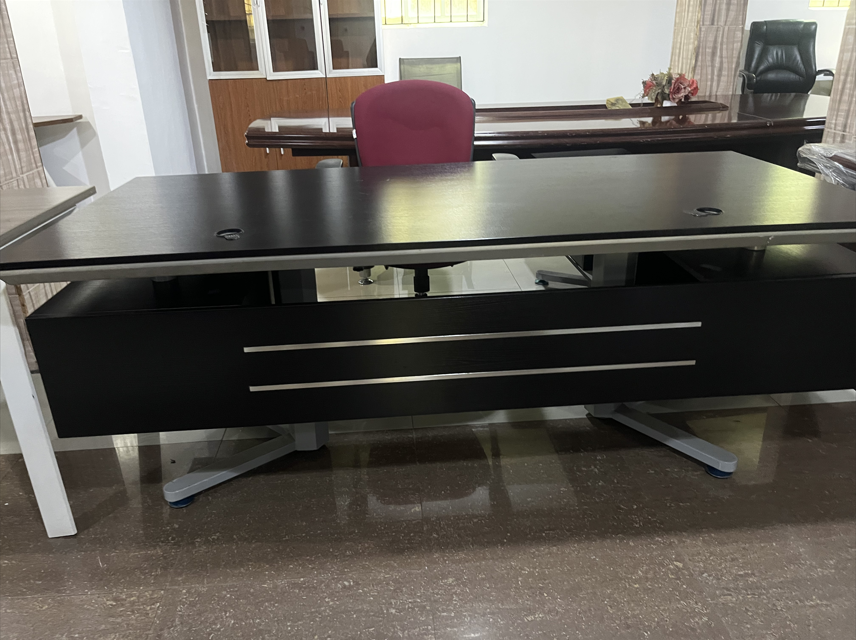 Streamline CEO Executive Desk Office Table thumbnail 1