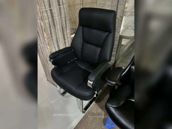 Premium Presidential Segmented Cantilever Visitor Chair - Black Office Chairs - Buy in Nigeria | Authentic Furniture