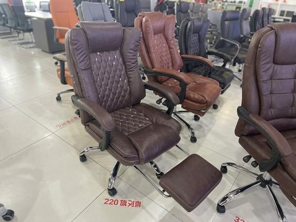 Luxury Diamond Tufted Brown Leather Executive Reclining Chair