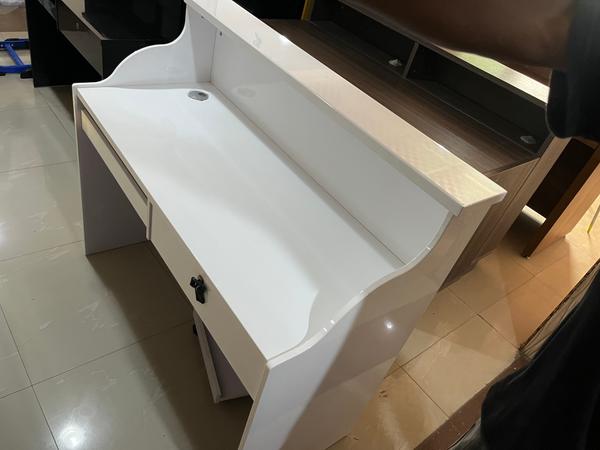 The "Aura" Compact Reception Desk