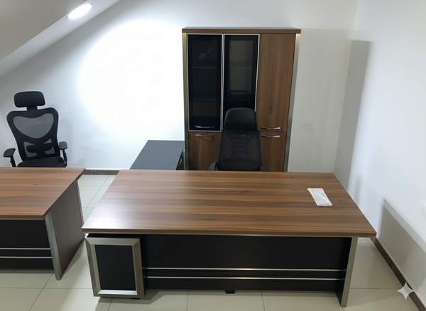 The Urbanite Desk - view 2